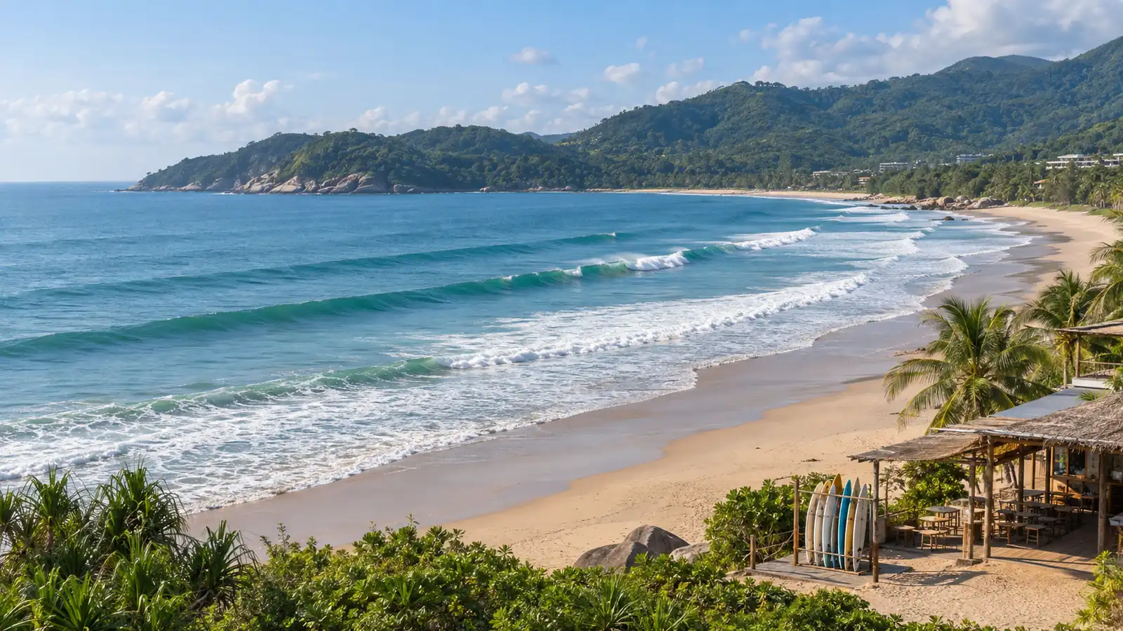 Long surf waves rolling into Riyue Bay in Wanning Long surf waves rolling into Riyue Bay in Wanning
