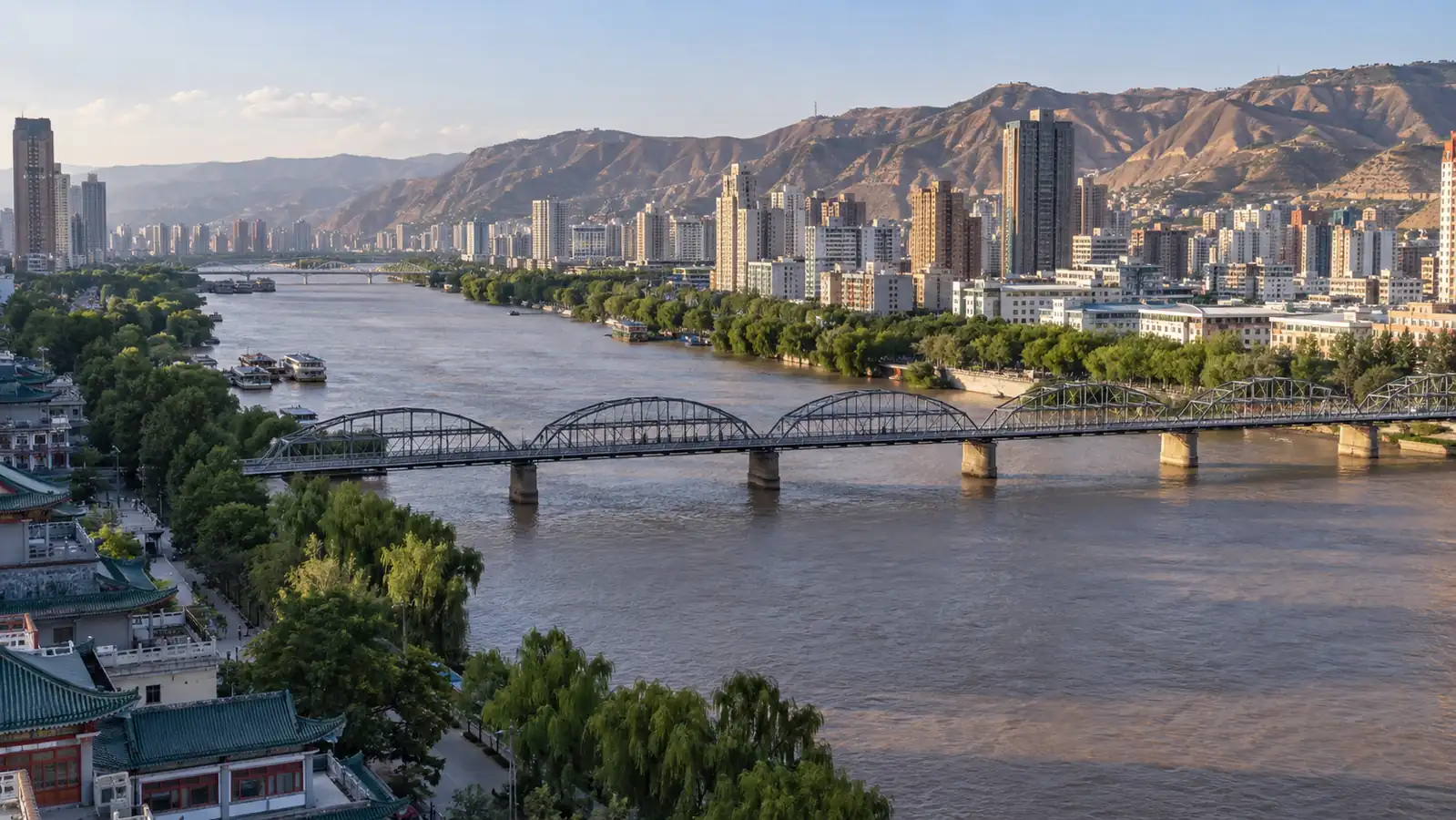 The Yellow River and Zhongshan Bridge in Lanzhou The Yellow River and Zhongshan Bridge in Lanzhou