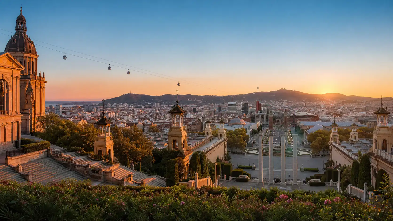 Montjuic sunset view over Barcelona skyline and sea Blick auf den Sonnenuntergang am Montjuic über die Skyline von Barcelona und das Meer