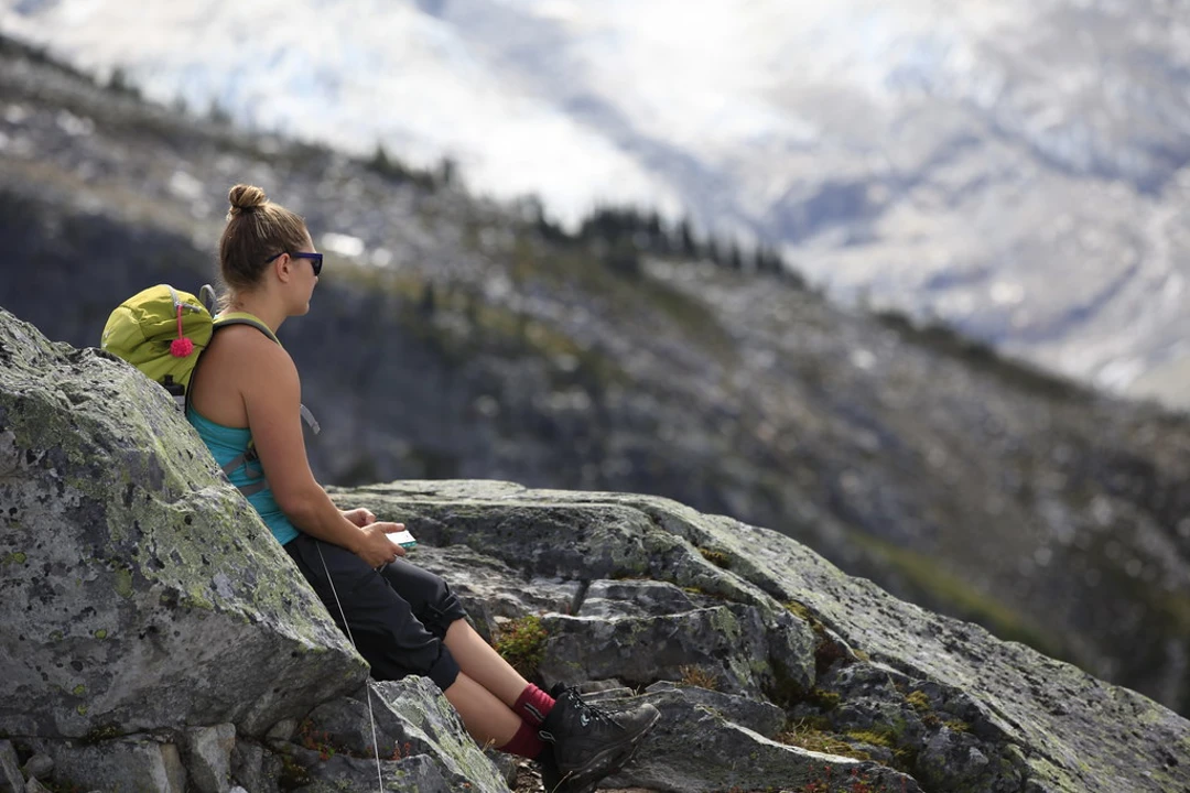 Hike Abbott Ridge Trail in Park