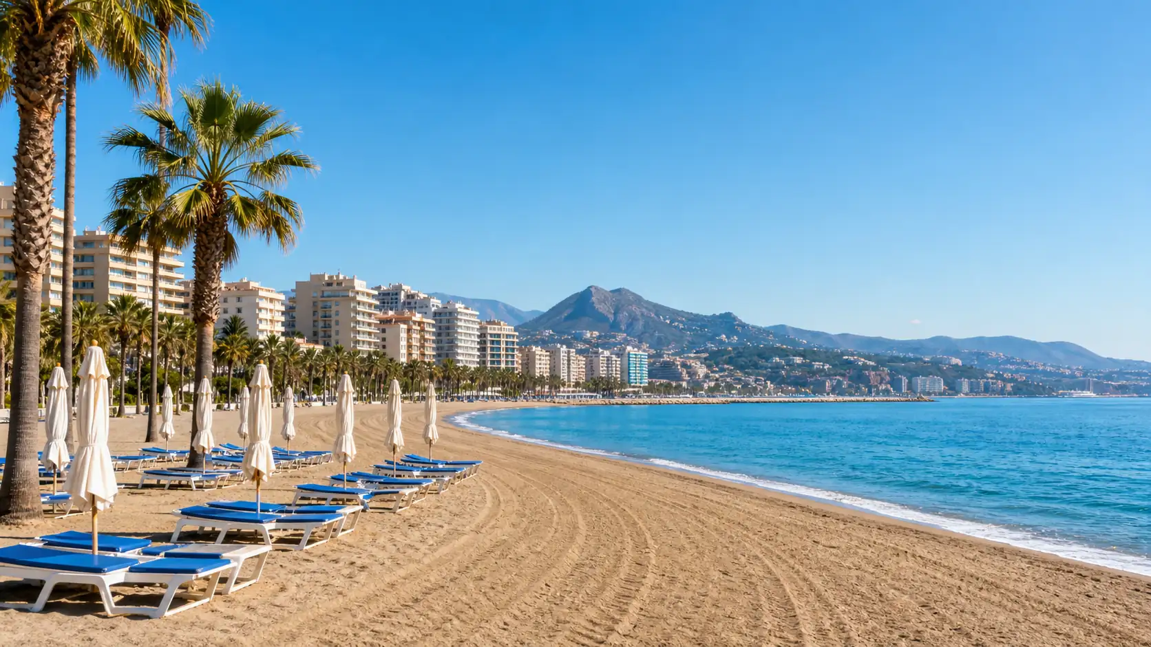 La Malagueta style beach and promenade in Malaga Strand und Promenade im Stil von La Malagueta in Malaga