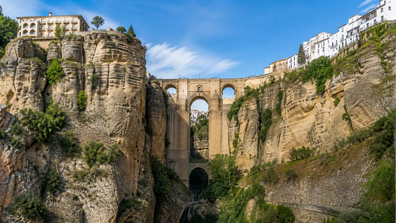 Puente Nuevo bridge and El Tajo gorge in Ronda Puente Nuevo Brücke und El Tajo Schlucht in Ronda