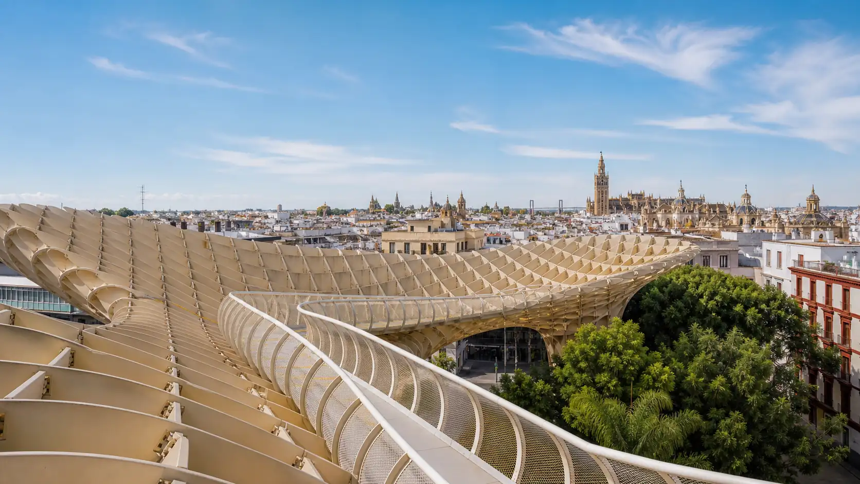 Metropol Parasol viewpoint and Seville rooftops Metropol Parasol Aussichtspunkt und die Dächer von Sevilla