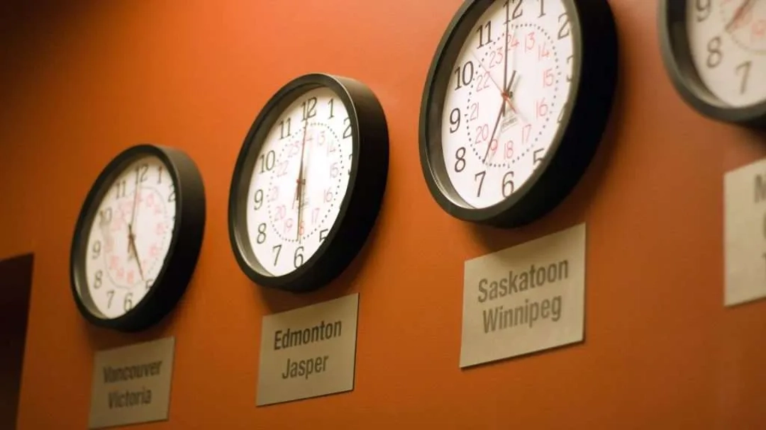 Time Clock Between Canada and Us