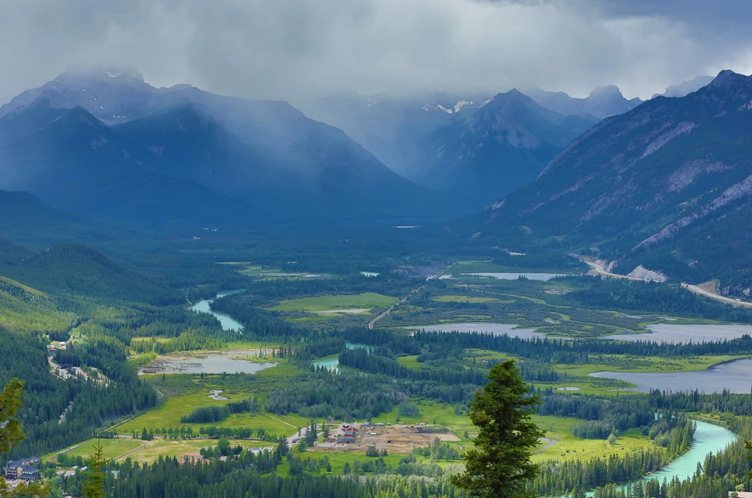 Tunnel Mountain Trail