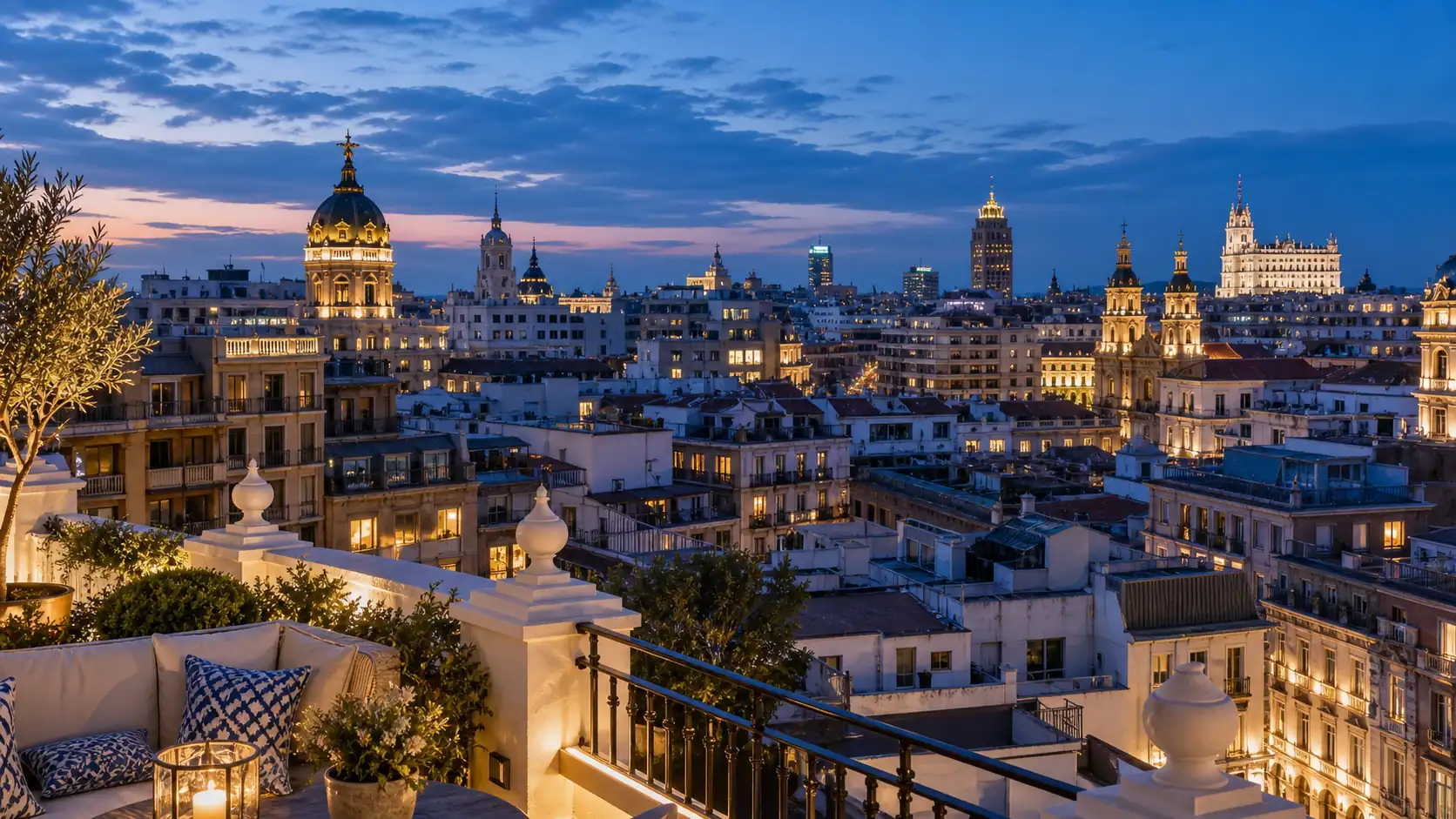 Madrid evening skyline for final Spain capital travel thoughts Abendliche Skyline von Madrid für abschließende Gedanken zur spanischen Hauptstadt